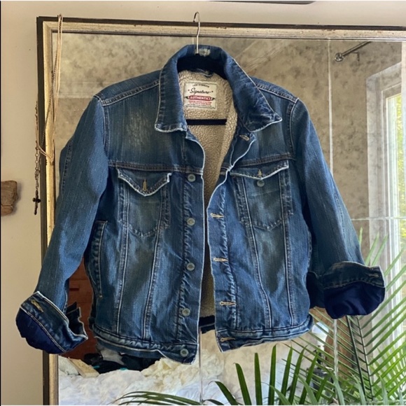 Levi's Jackets & Blazers - Levi’s sherpa jean jacket